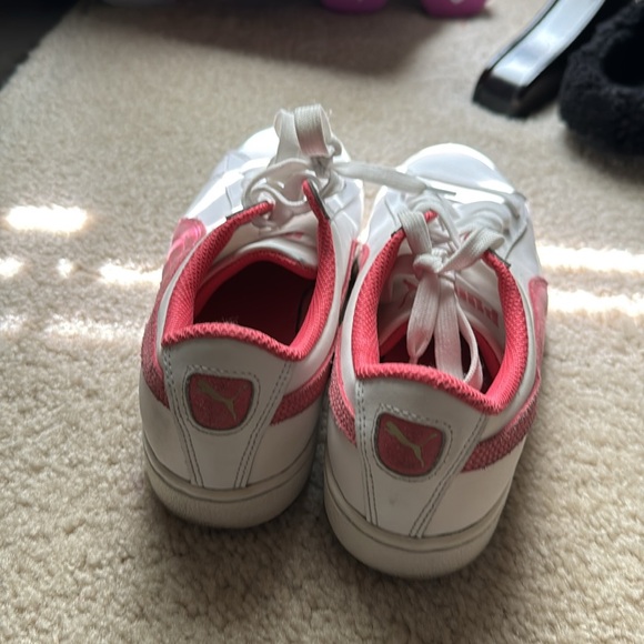 White & hot pink striped puma sneakers very comfy, in great condition! - Picture 6 of 6